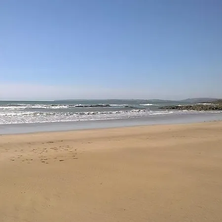 Large Seaside With Outstanding Views بيت للعطل