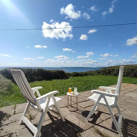 Large Seaside With Outstanding Views *