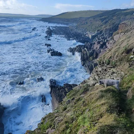 Large Seaside With Outstanding Views Gyleen